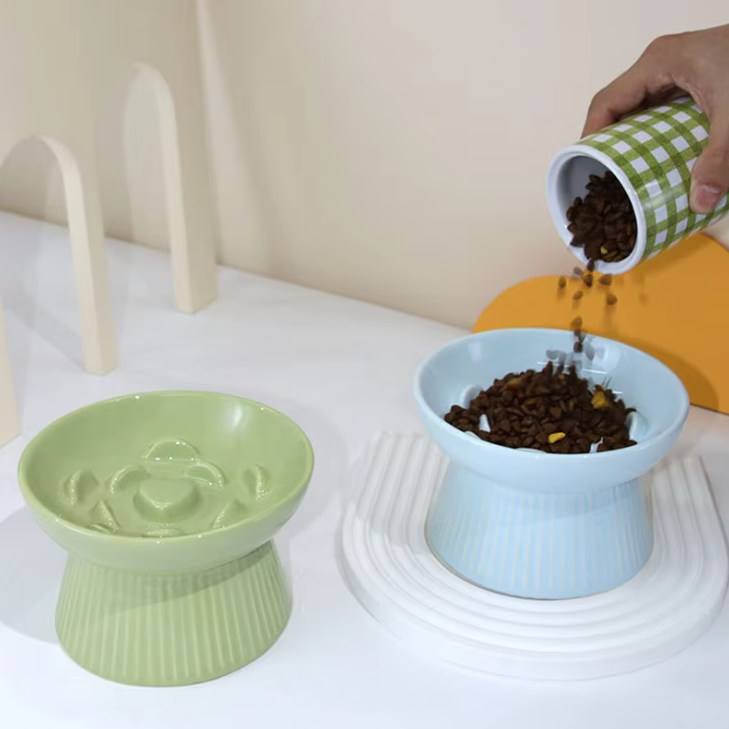 Raised cat bowl size details