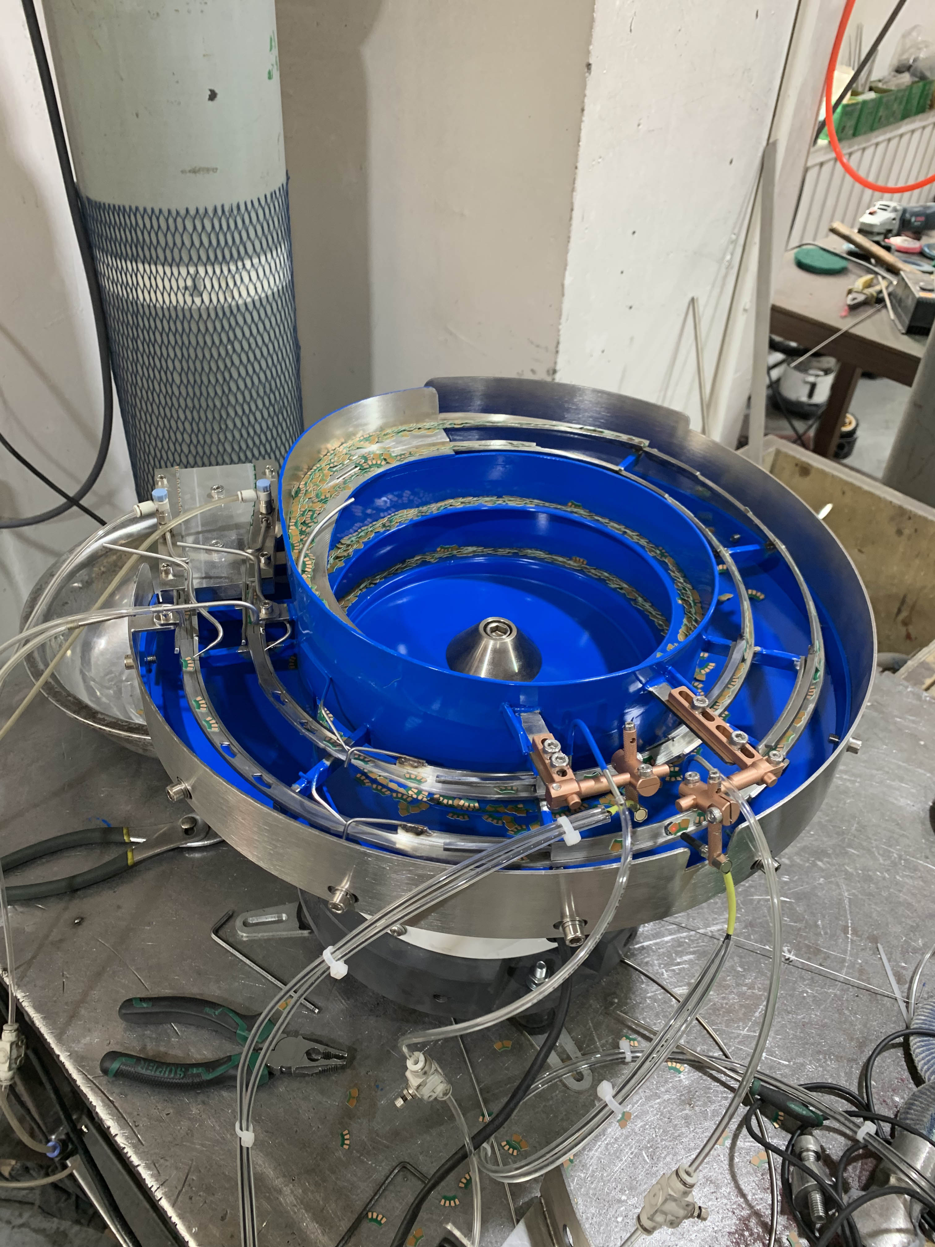 Double-line Feeding Machine Vibratory Bowl Feeder Equipped With A Visual Sensor