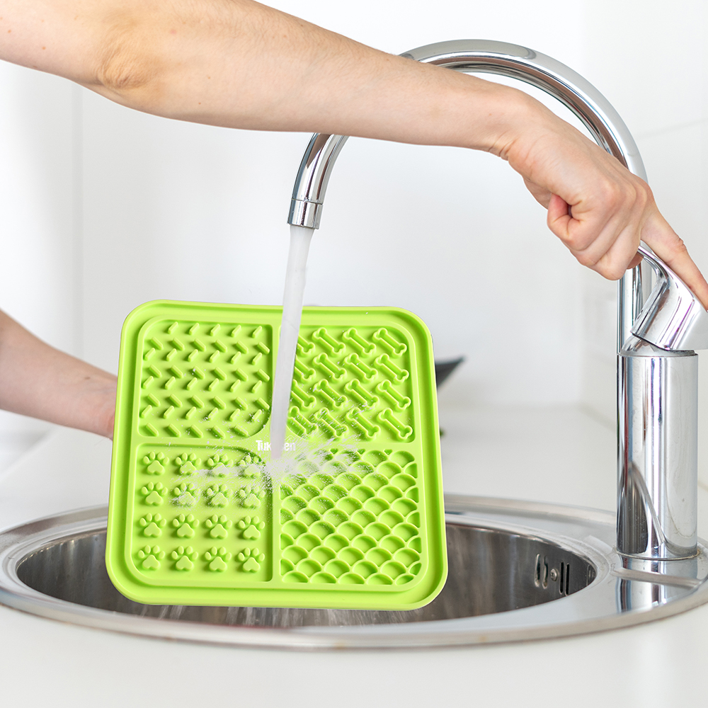 Premium Eco-Friendly Durable Portable Lightweight Silicone Licking Mat Slow Feeder Suction Cup IPX7 Waterproof for Dogs Cats