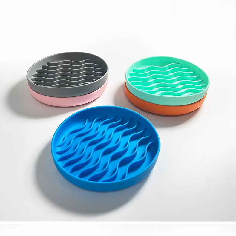 Portable Slow Feeder Dog Bowls with Licking Mat Anti-Slip Spill-Proof Pet Feeding Mat Suction Cups for Dogs for Slow Eating