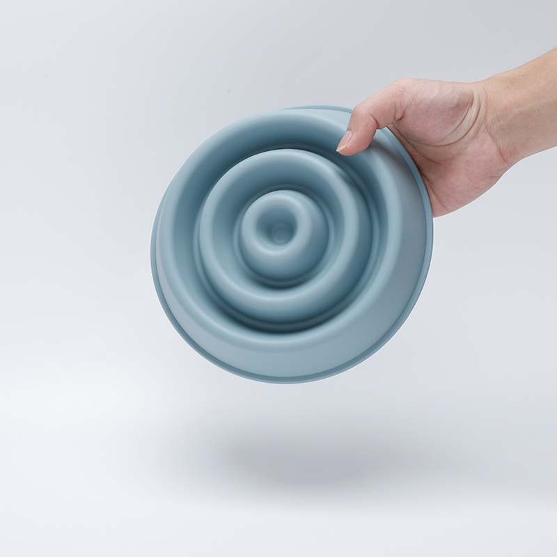 Custom Design 100% Food Grade Pure Silicone Round Slow Feeder Bowl for Dogs Cats, Anti-Choking &amp; Improve Digestion