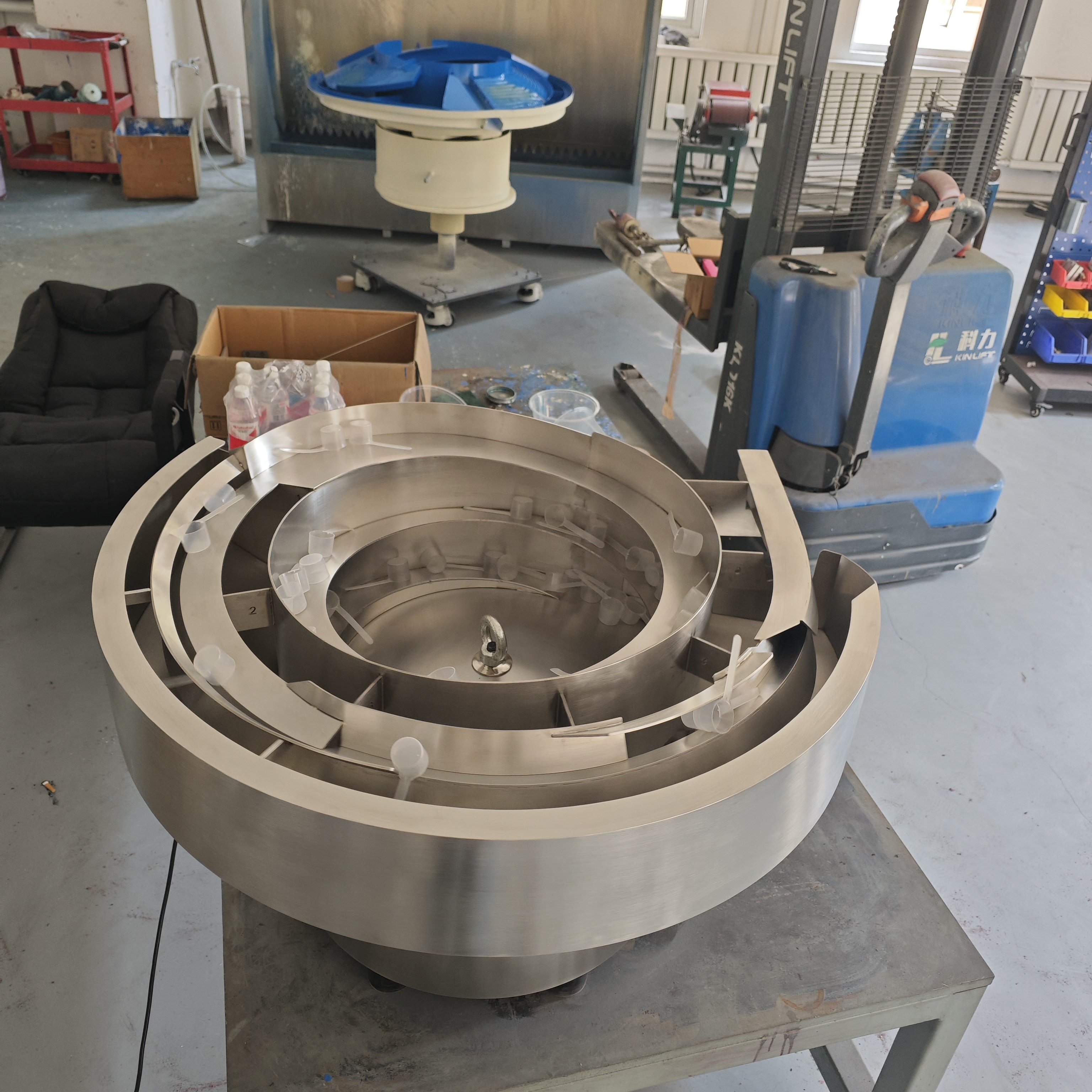 Spoon Feeding Bowl Vibratory Bowl Feeder Spoon Packaging Machine Electromagnetic Vibrating Feeder