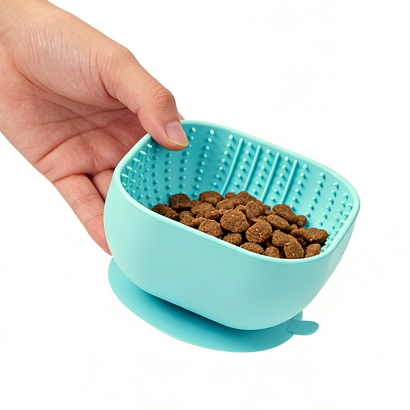 Silicone Slow Feeder Pet Bowl with Strong Suction Base, Non-Spill Design for Dogs &amp; Cats