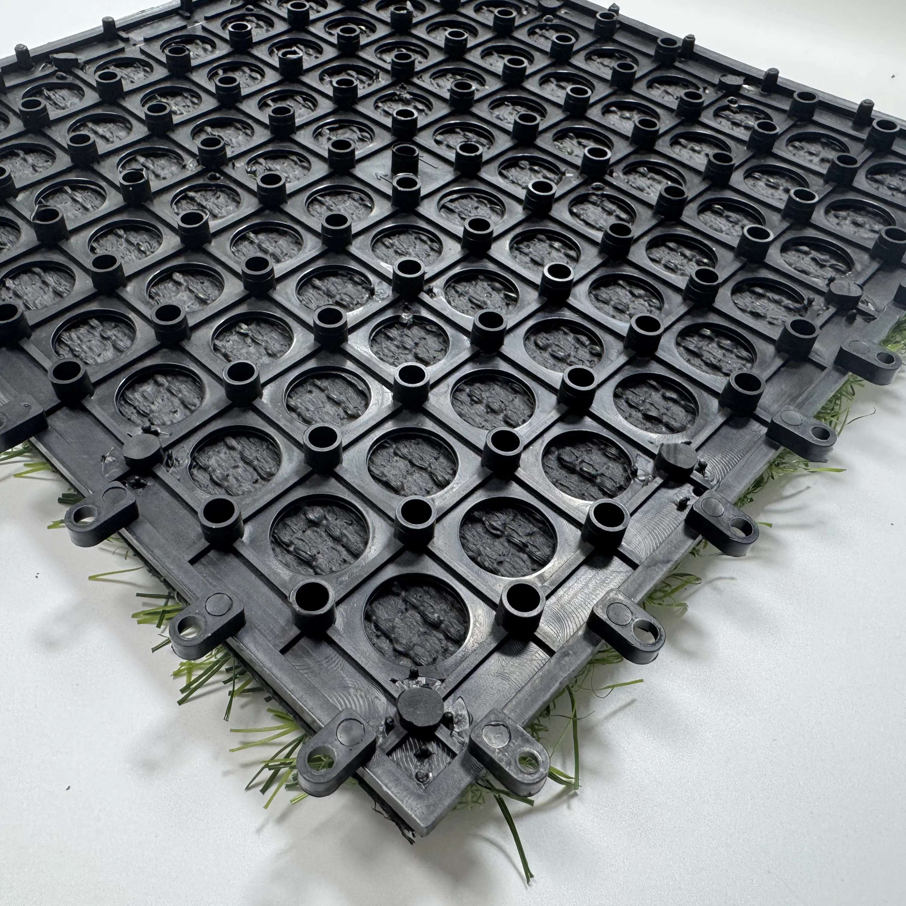 All-Season Artificial Turf - Durable and Long-Lasting Solution