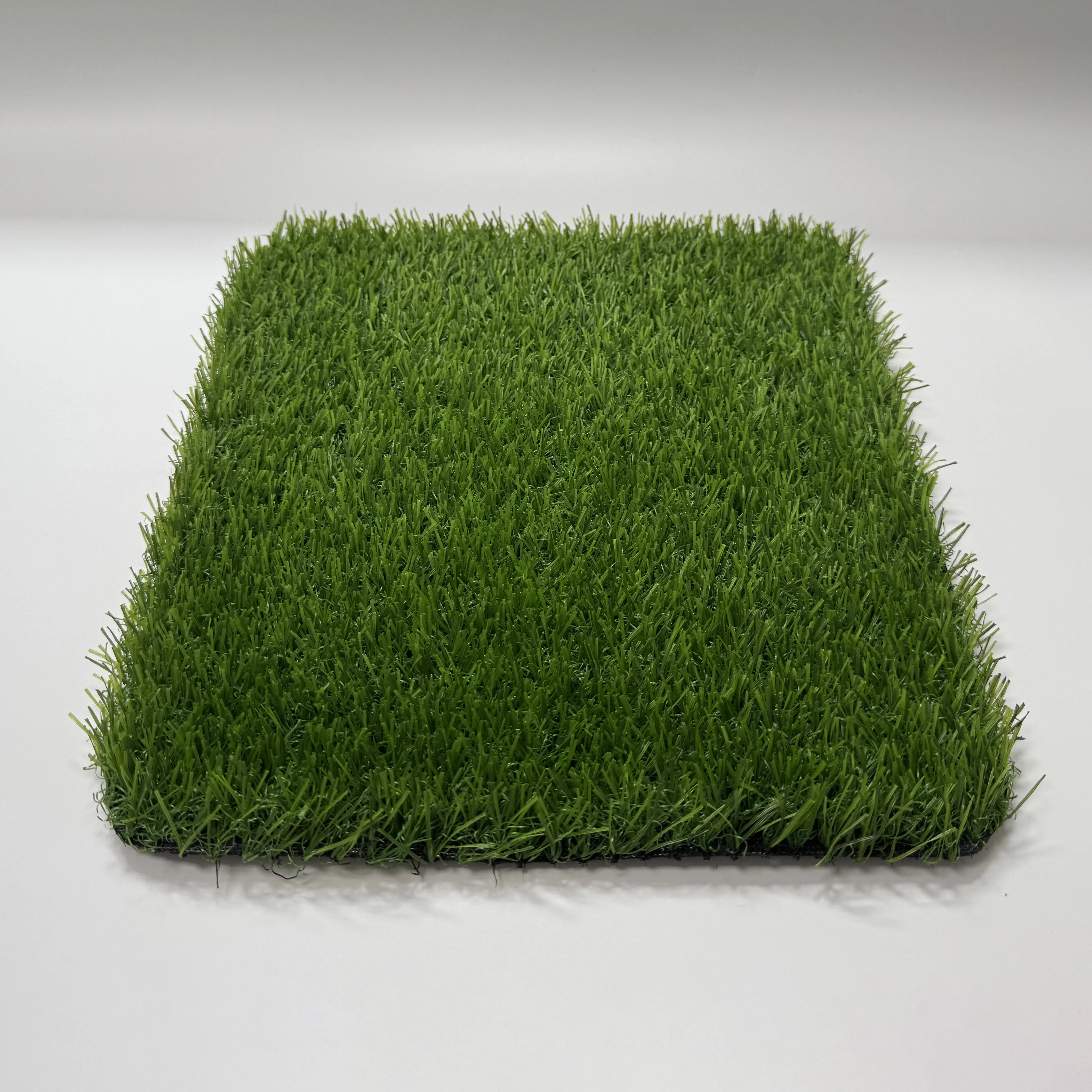 All-Season Artificial Turf - Durable and Long-Lasting Solution