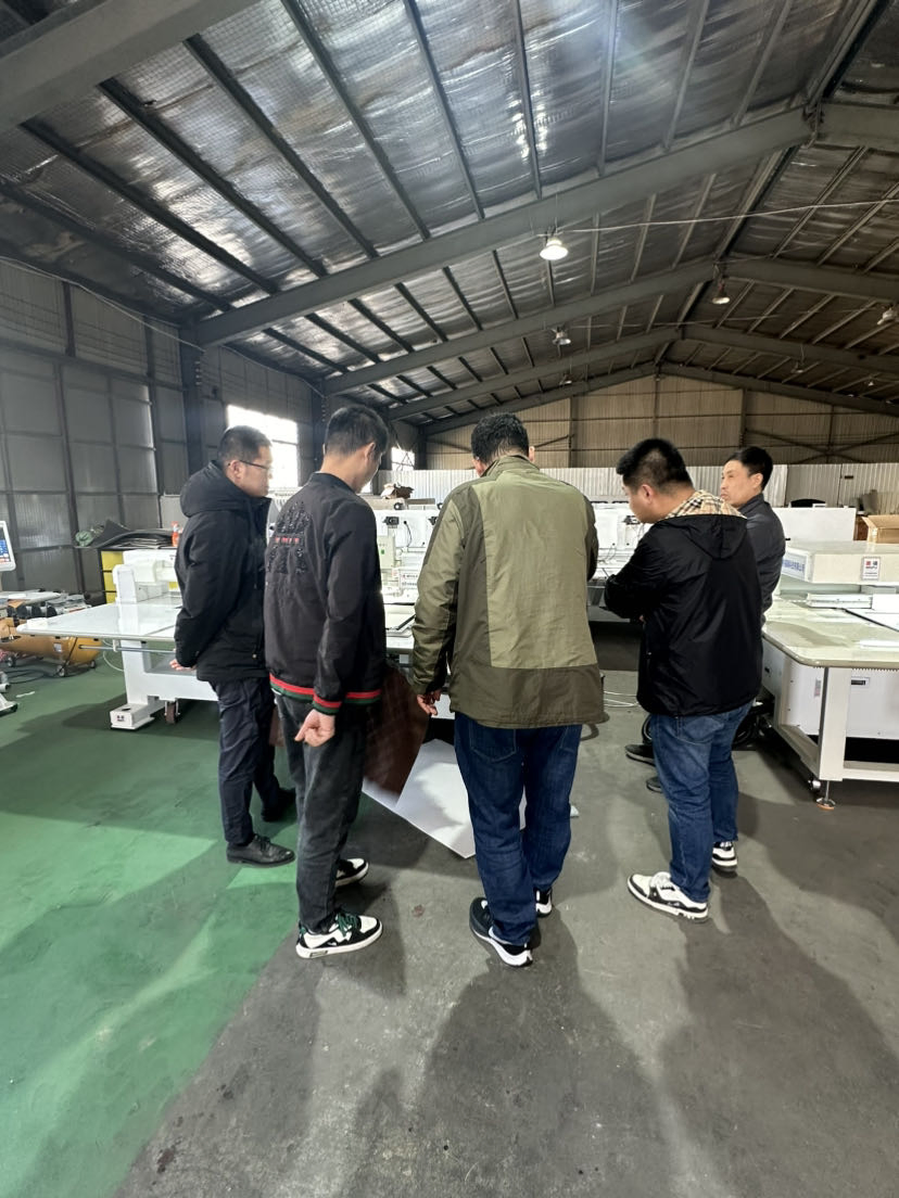 High Speed Computerized Punching Machine for Leather Car Upholstery 1200-800