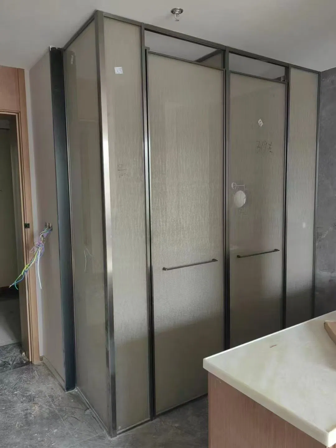 Contemporary Double Sliding Bathroom Glass Shower Door Solutions