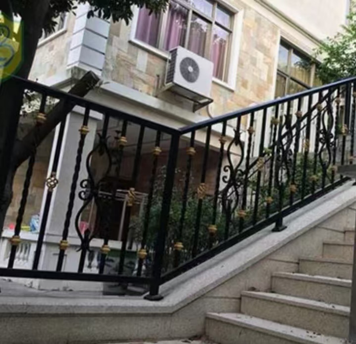 Modern aluminum railing system for balconies, gardens and courtyards