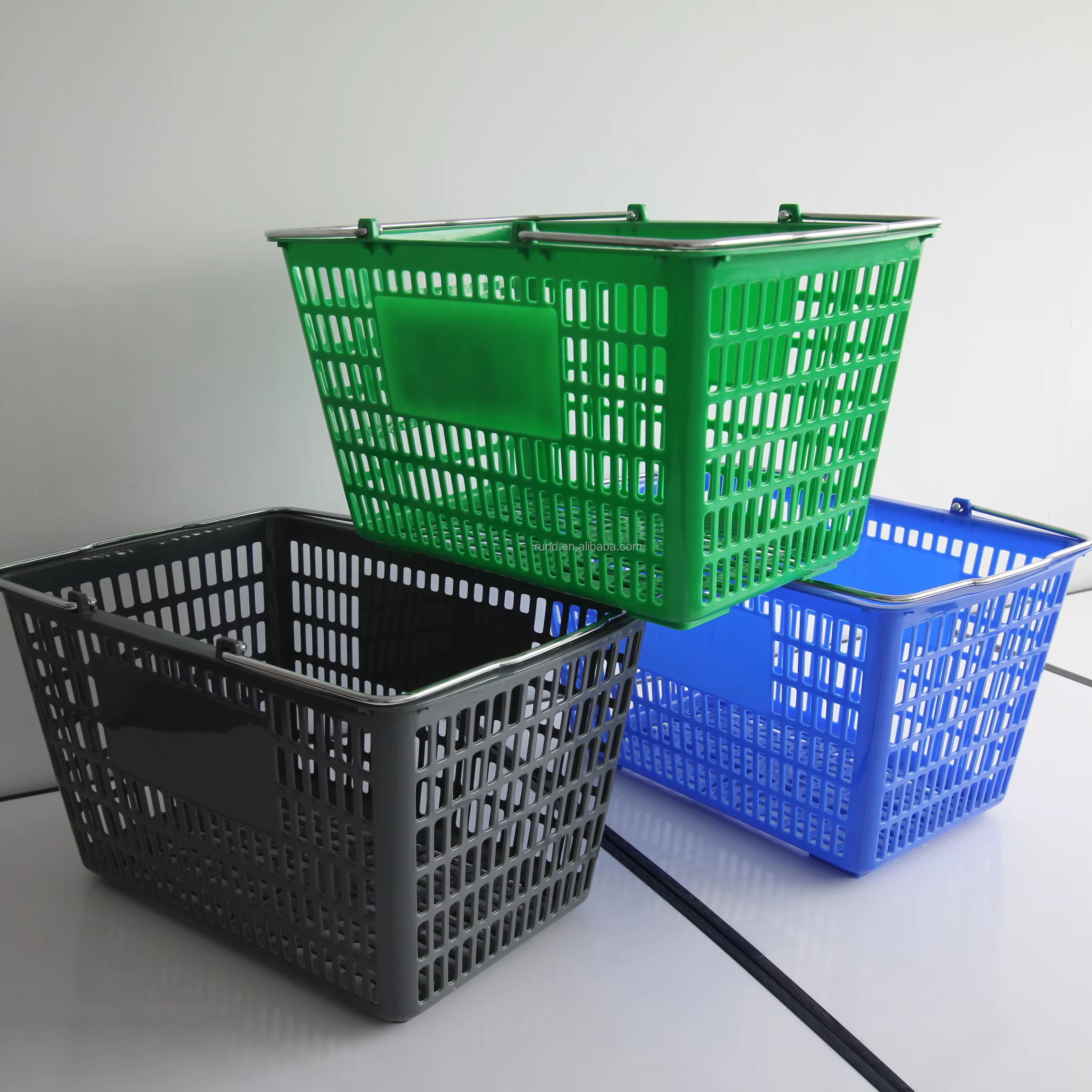 RD 30L 32L Single-Sided Supermarket Shelves Light Duty Shopping Basket Red Blue Green Plastic Metallic Finish Retail Store