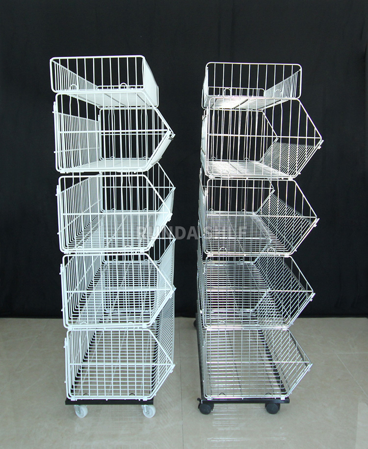 Wood Table Top Shelf Alloy Wheel Stands Metal Carpet Display Stand