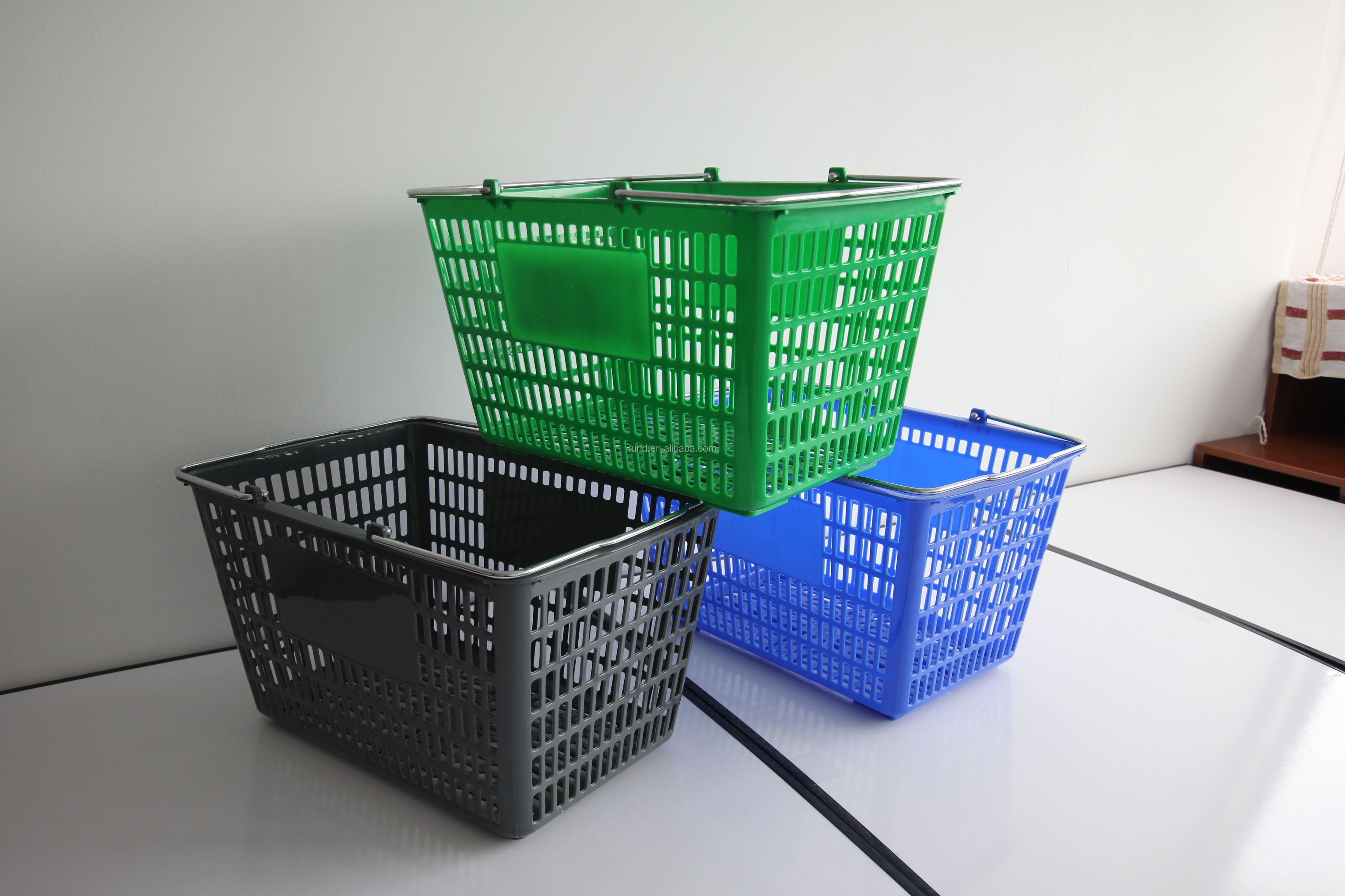 RD Lightweight 30L/32L Supermarket Shelf Shopping Basket Single Sided with Red Teal Finish for Retail Store