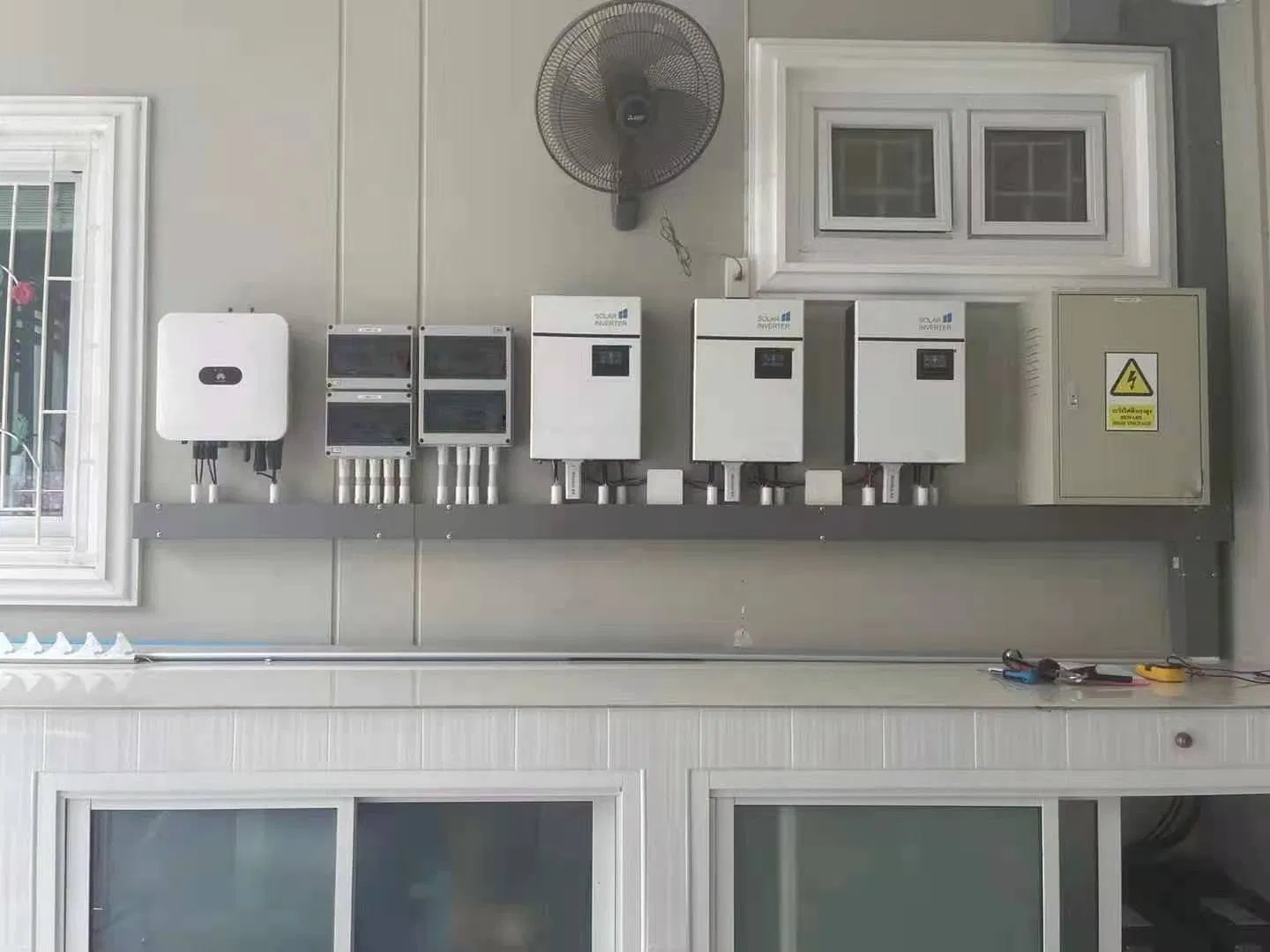 High Performance Wall Mounted LiFePO4 Home off Grid Power Systems Solar Kit