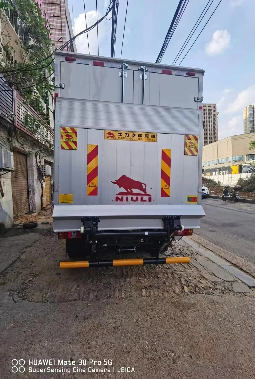 Top-Selling Aluminum Hydraulic Tailgate for Loading and Unloading Vehicles, 12/24V.