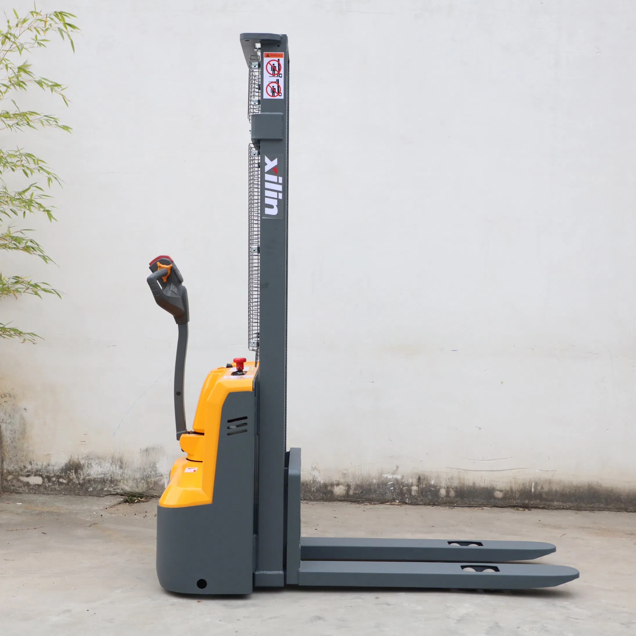 Electric Stacker with Intuitive Standard Handle for Pedestrian Operation