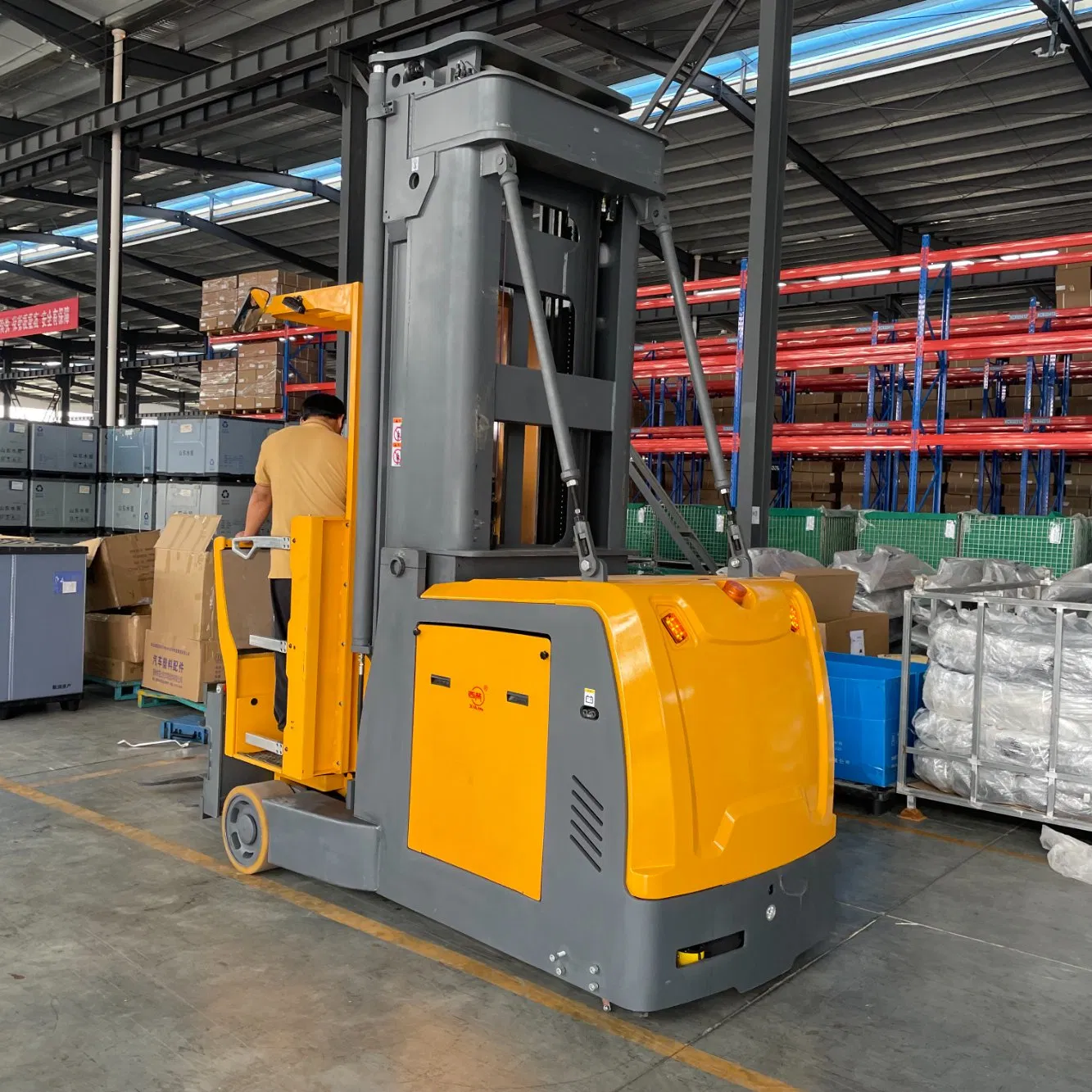 Opts16 Electric Reach Truck Reduces Costs with Low Power Consumption