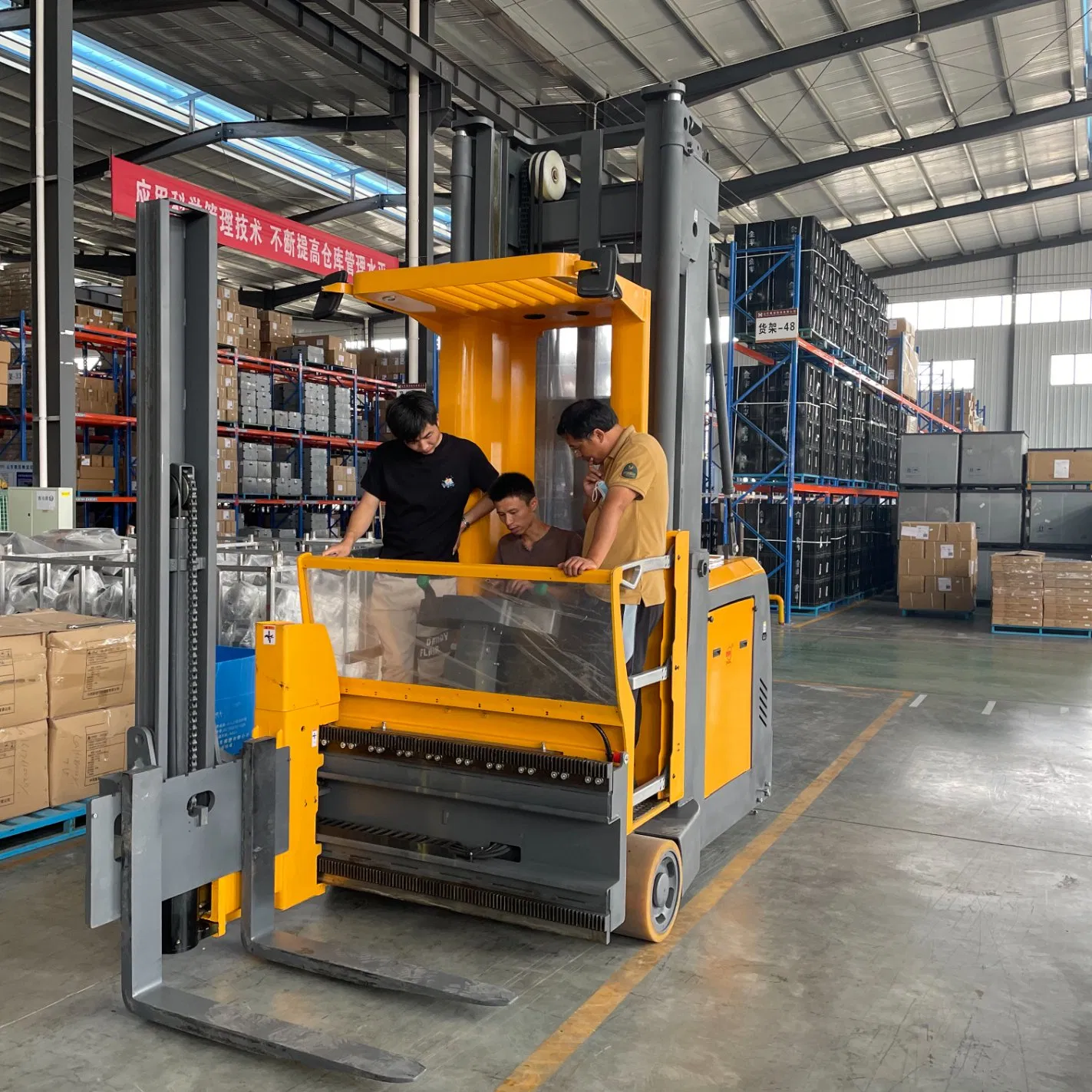 Opts16 Electric Reach Truck Reduces Costs with Low Power Consumption