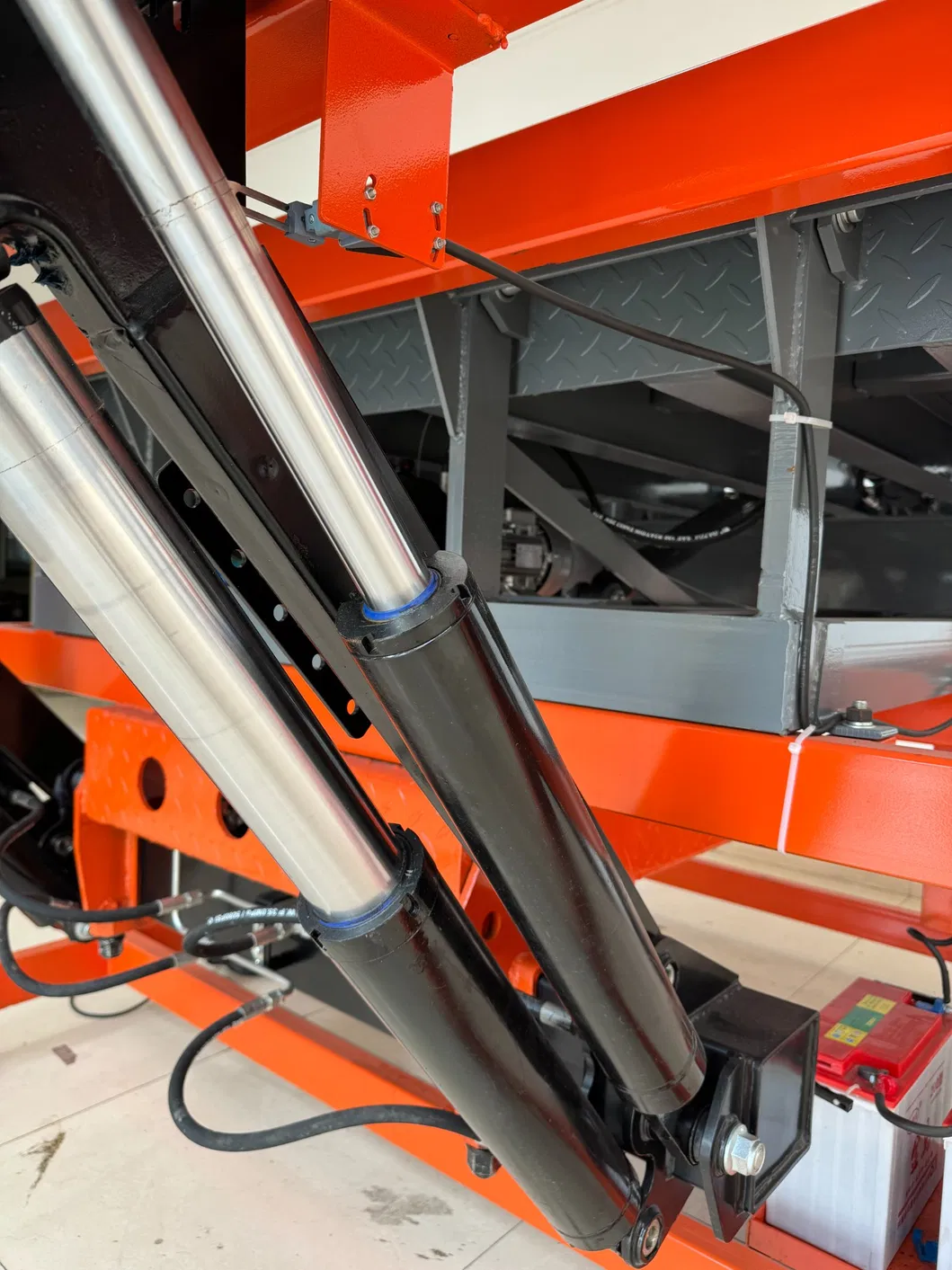 Truck Tail Lift System 2