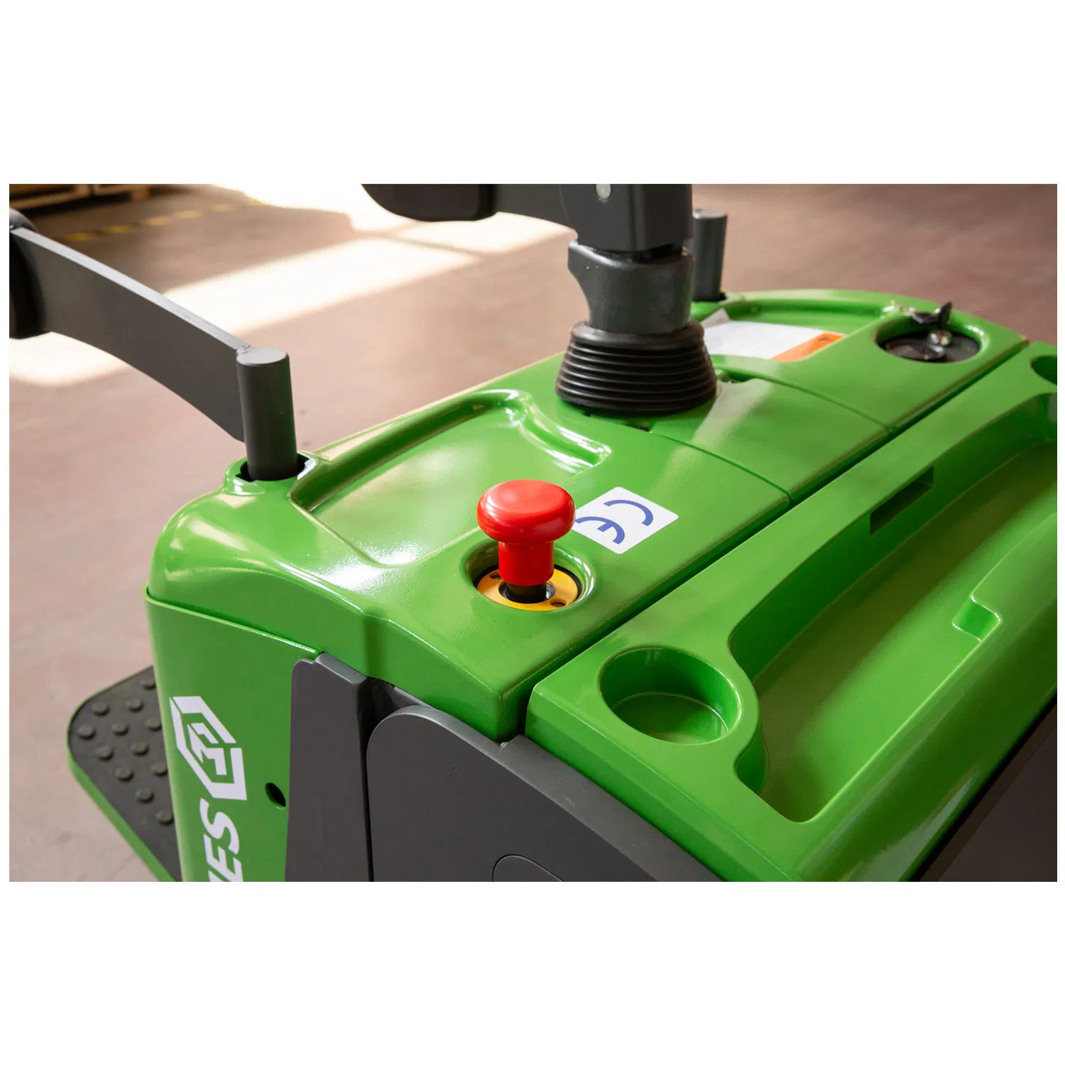 High Precision Electric Pallet Lift Truck with 127X57mm Additional Wheels