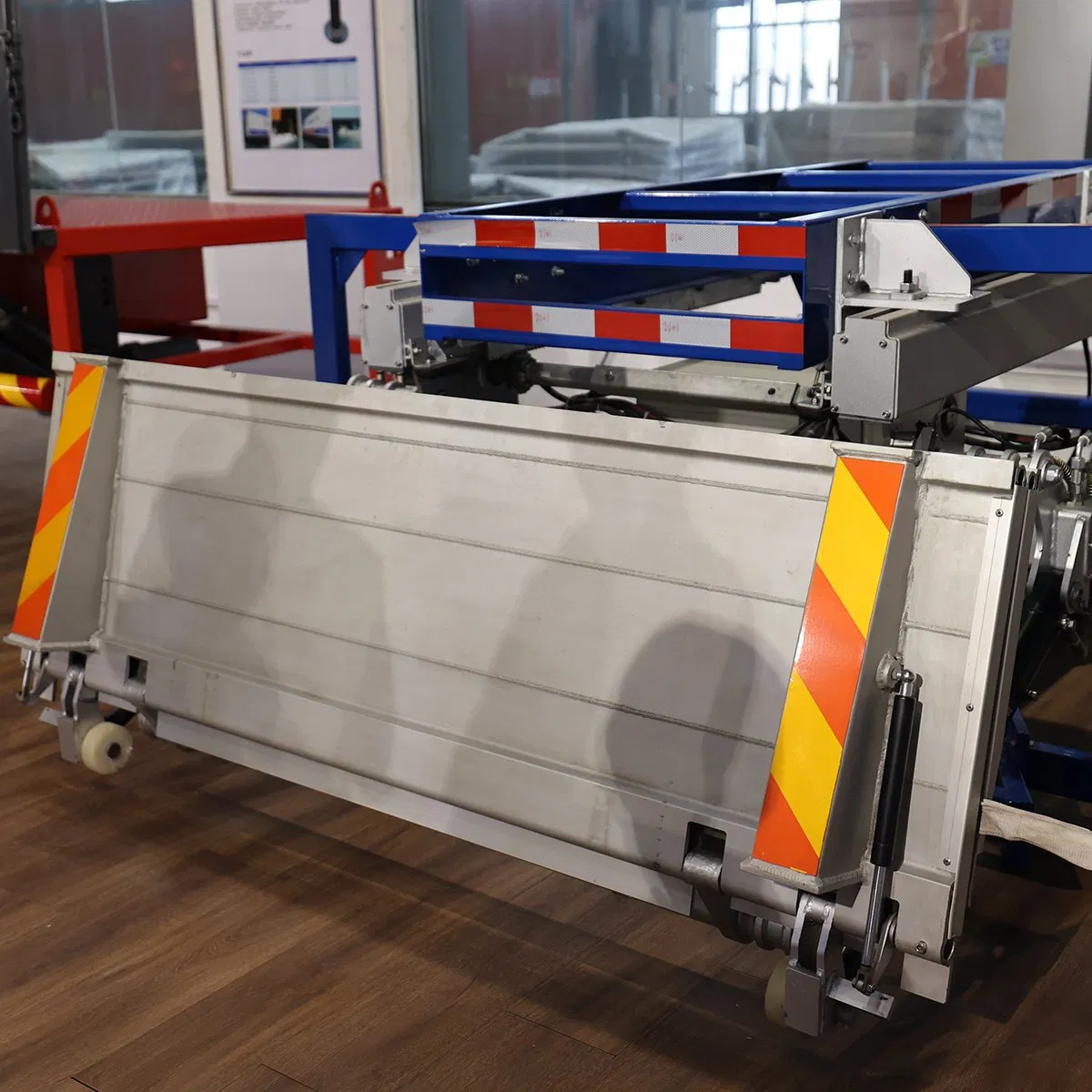 Reliable Durable Tuckaway Strong Adaptability Vertical or Horizontal Folding Premium Steel Truck Unloading Tail Gate Lift