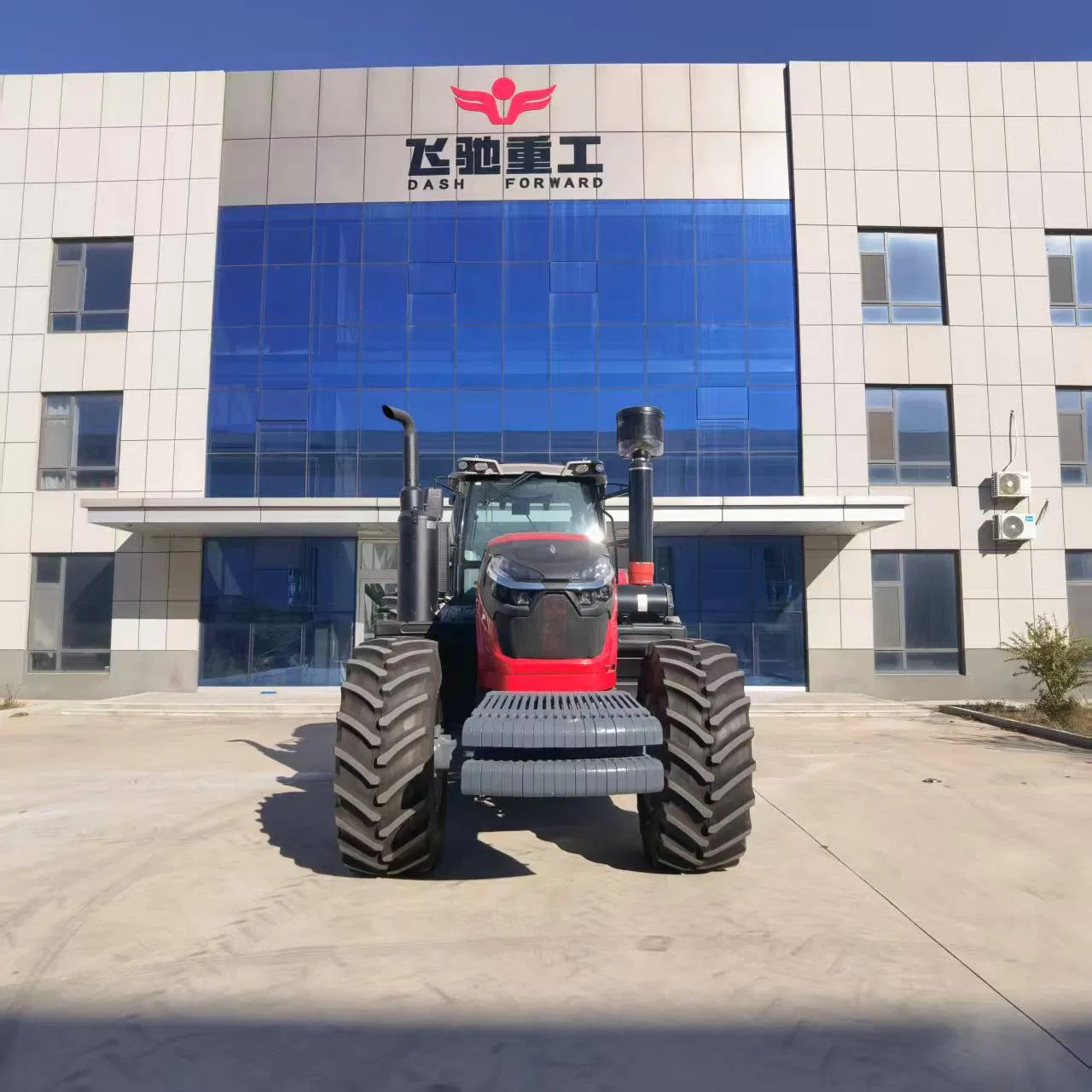 Factory Price Tow Cheap Chinese Lugong Crawler Wheel Spray Small Farming Tractor
