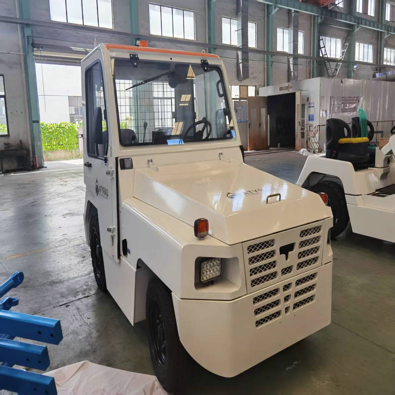 Electric Airport Baggage Towing Tractor Airport Ground Equipment Diesel Tow Tug