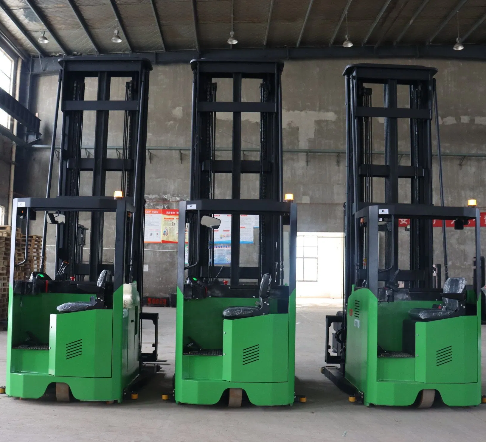 Consistent Quality Safe &amp; Reliable Electric Reach Truck for Industrial Use