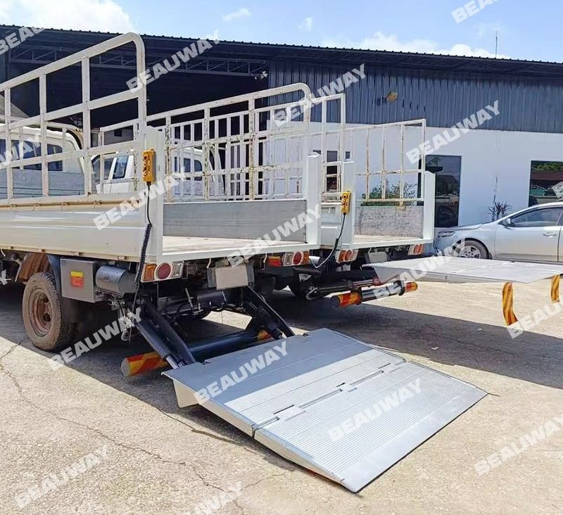 High Quality Adjustable Aluminum Loading Ramp for Tailgate 1.5tons Capacity