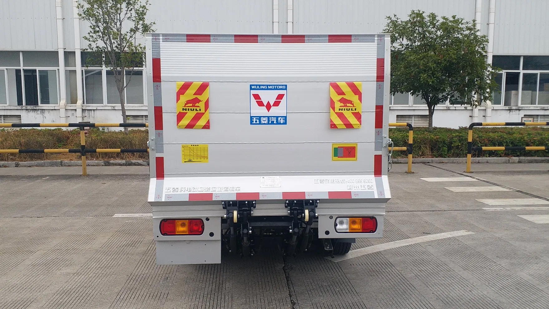 Niuli Light Strong and Compact Tail Lift Vehicle Tail Lift with CE