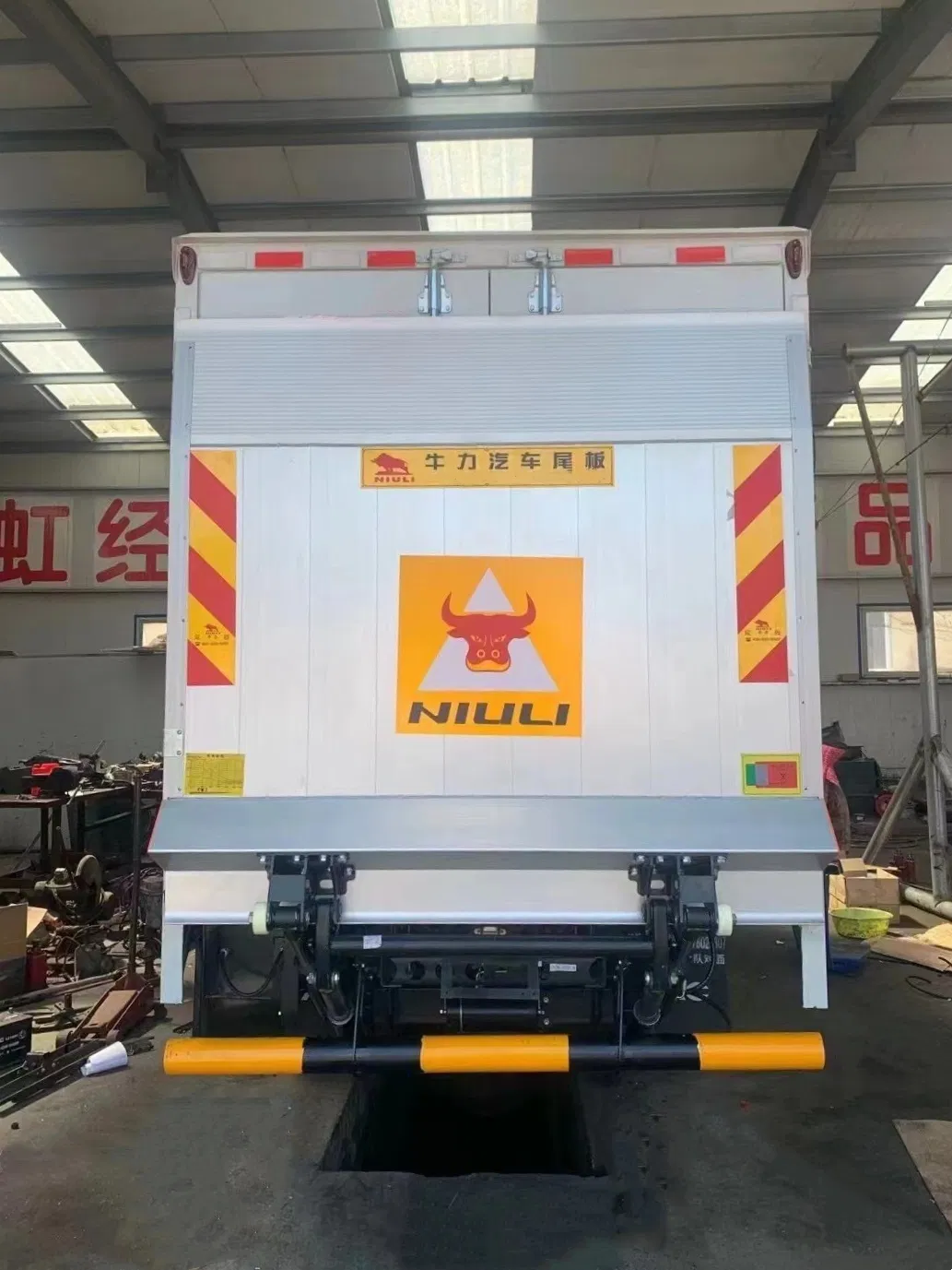 Aluminum Tail Lifts Using Hydraulic Mechanism Cargo up to 1000kg