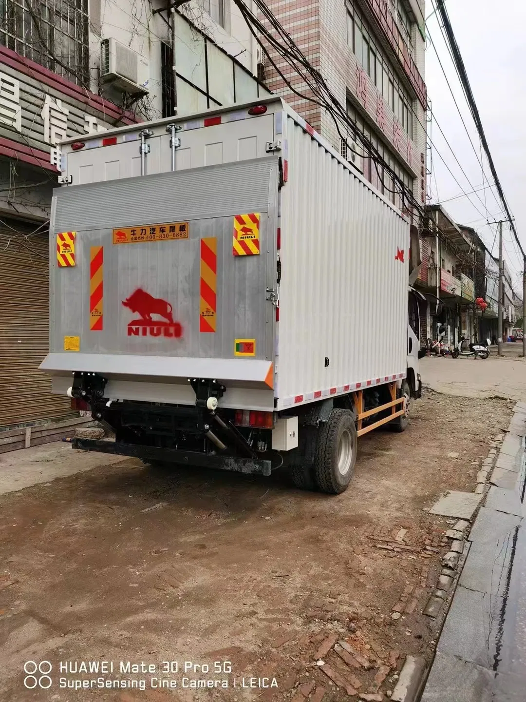 Top-Selling Aluminum Hydraulic Tailgate for Loading and Unloading Vehicles, 12/24V.