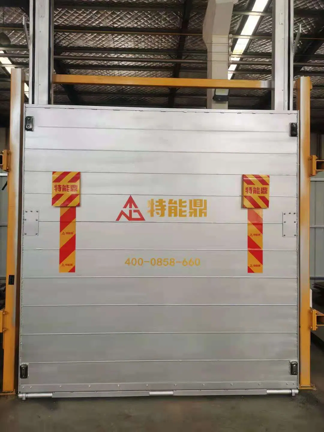 Versatile Hydraulic Tail Lift System for Trucks and Vans