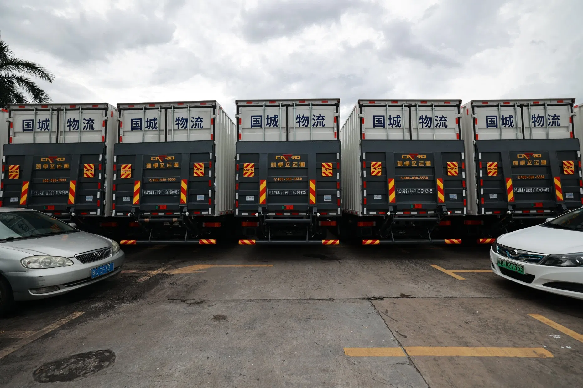 Truck Cantilever Hydraulic Tail Lift 3 Tons Aluminum or Steel Platform Loading and Unloading