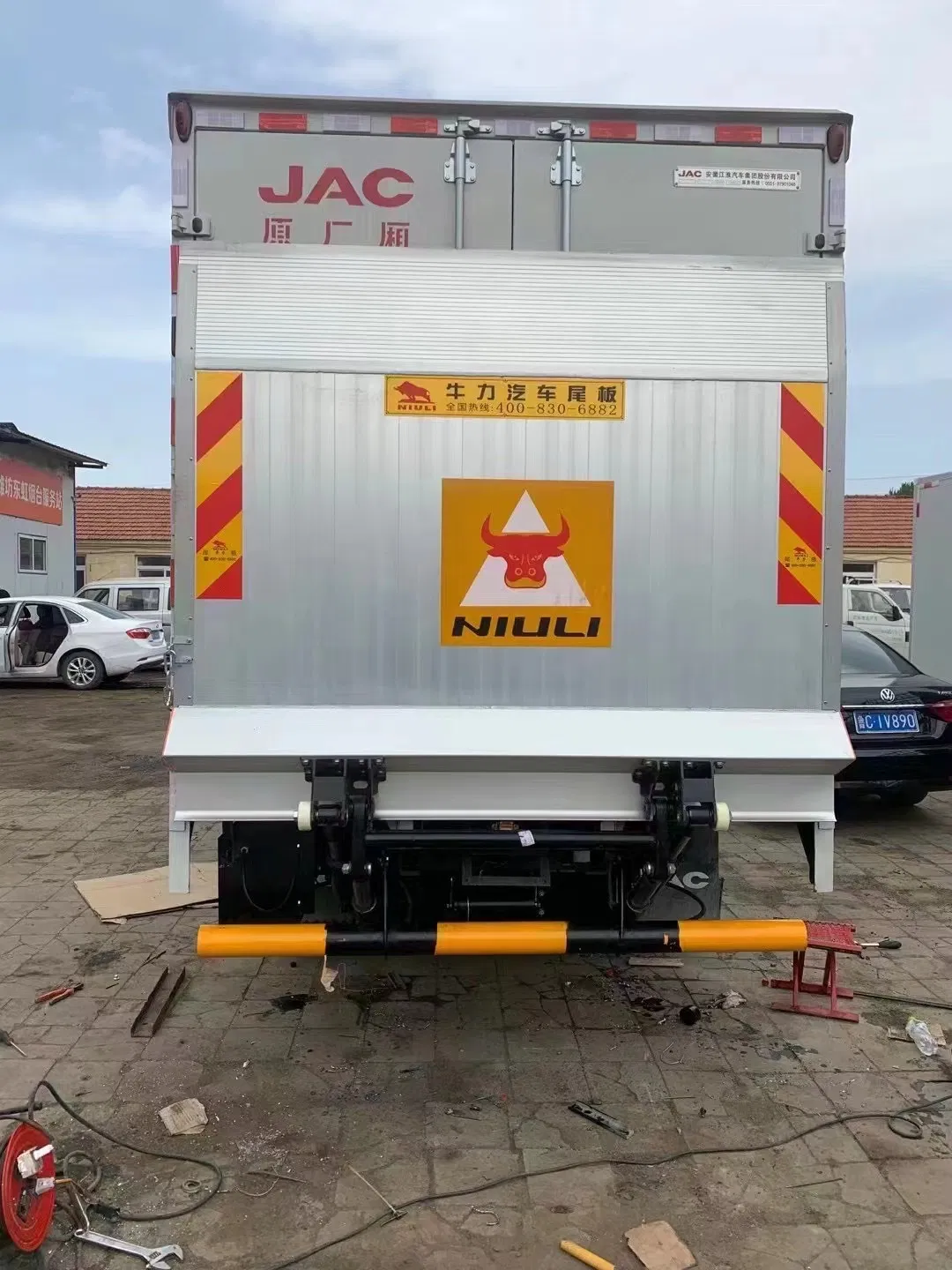 Top-Selling Aluminum Hydraulic Tailgate for Loading and Unloading Vehicles, 12/24V.