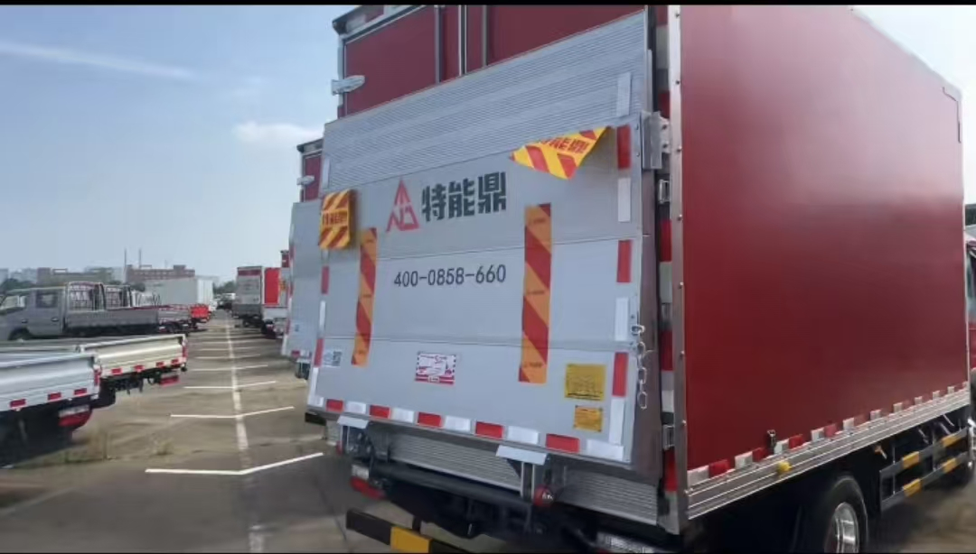 Hydraulic Tail Lift for Trucks - Efficient Cargo Handling System