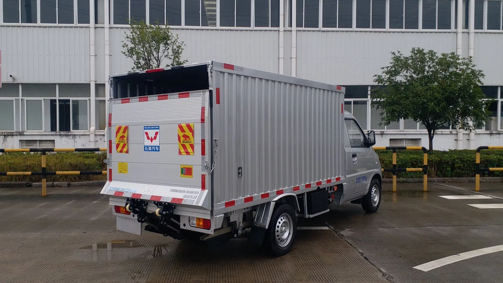 Niuli Light Strong and Compact Tail Lift Vehicle Tail Lift with CE