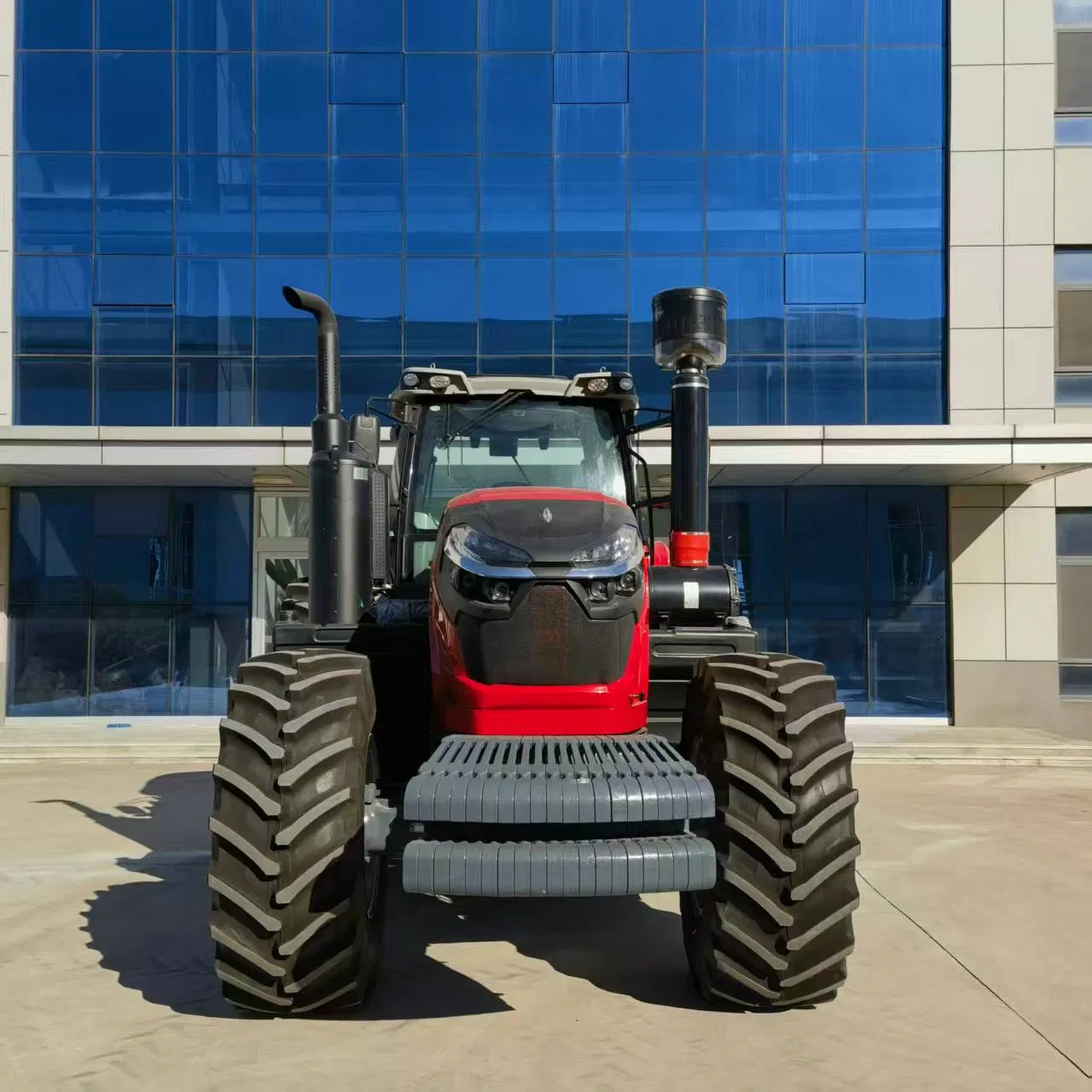 Factory Price Tow Cheap Chinese Lugong Crawler Wheel Spray Small Farming Tractor