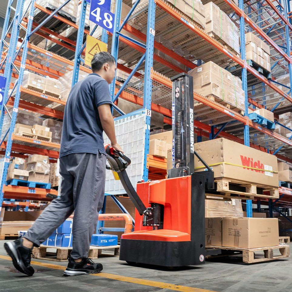 Compact 1.6t Electric Forklift Reach Stacker with 1150mm Fork Size and Double-Deck