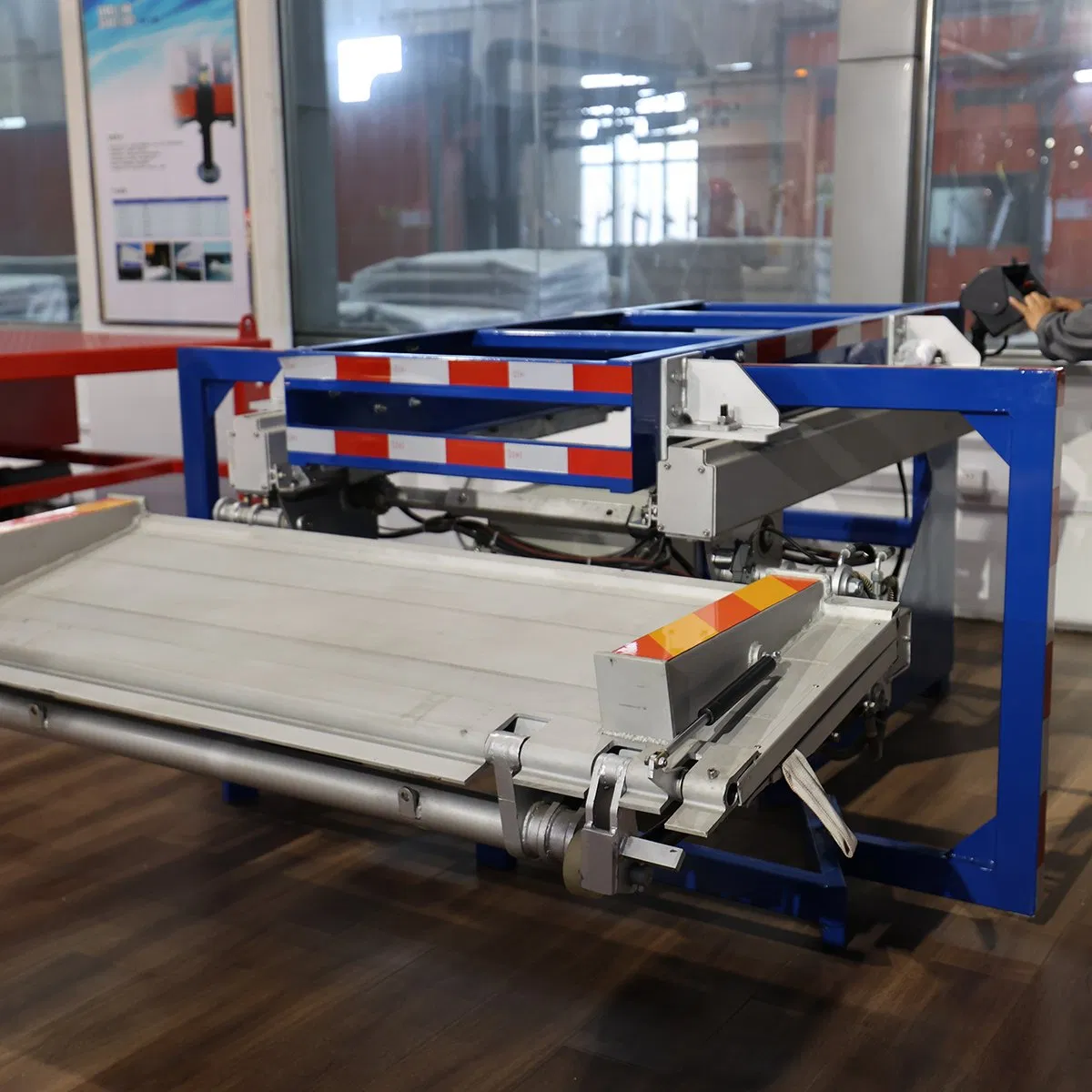 Reliable Durable Tuckaway Strong Adaptability Vertical or Horizontal Folding Premium Steel Truck Unloading Tail Gate Lift