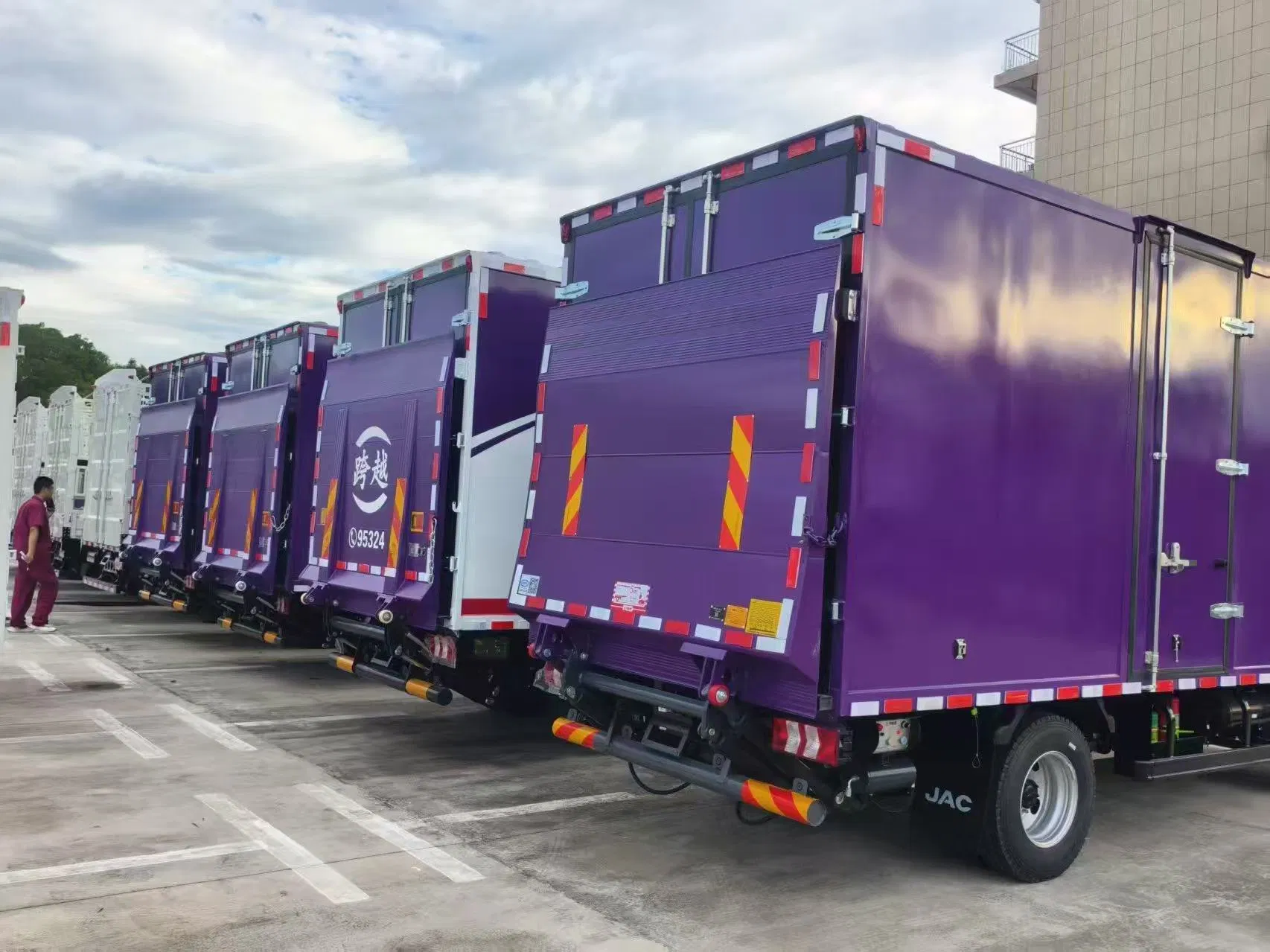 Versatile Tail Lift System for Trucks and Vans with Safety Features