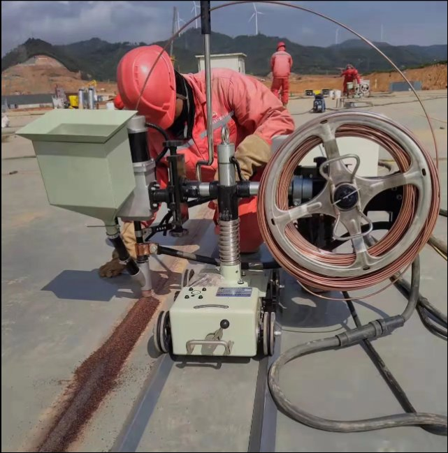 Track-Driven Tank Butt and Corner Welder with 100% Duty Cycle Saw Torch and Lincoln Power Source