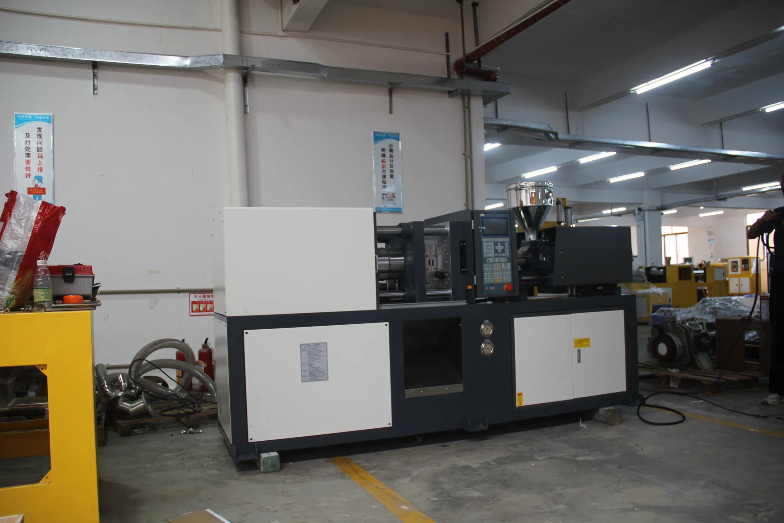 Plastic, Rubber &amp; Hot Melt Adhesive Molding Servo-Energy-Saving Small Injection Molding Machine