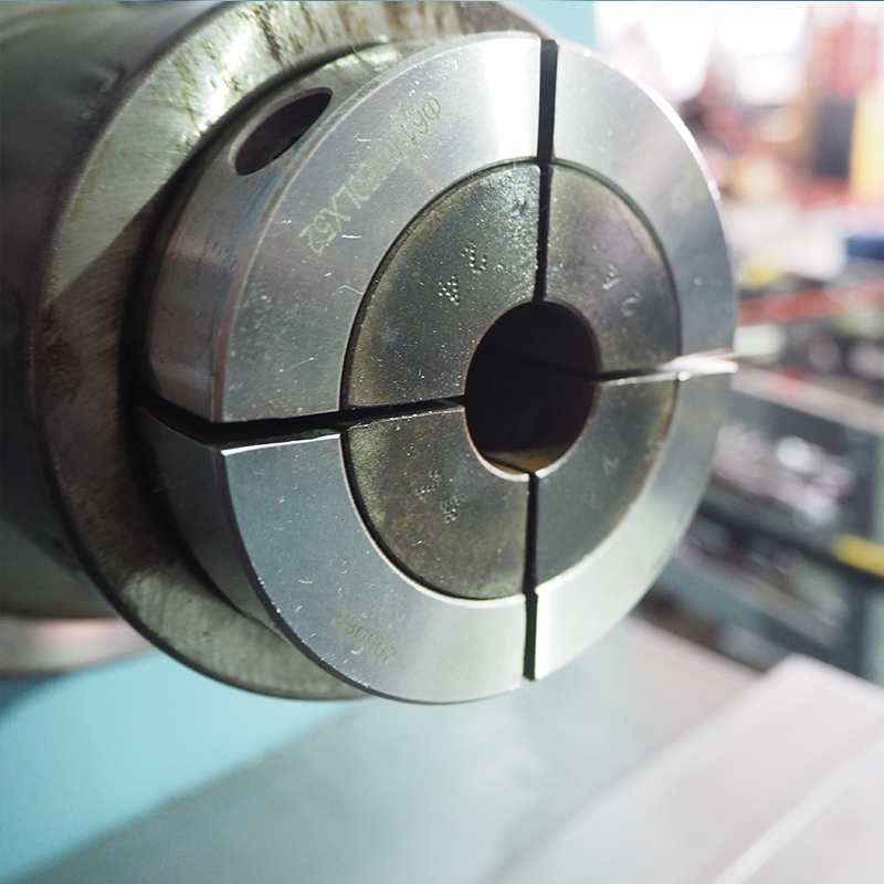 China Manufacturing Machinery Pump Shaft/Stainless Steel +45 Steel Hydraulic Friction Welding Machine