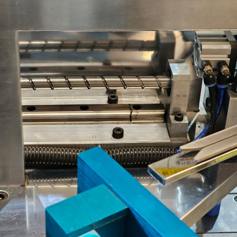 Auto Horizontal Multi-Layers Steel Filter Core Clipping Machine-Stable