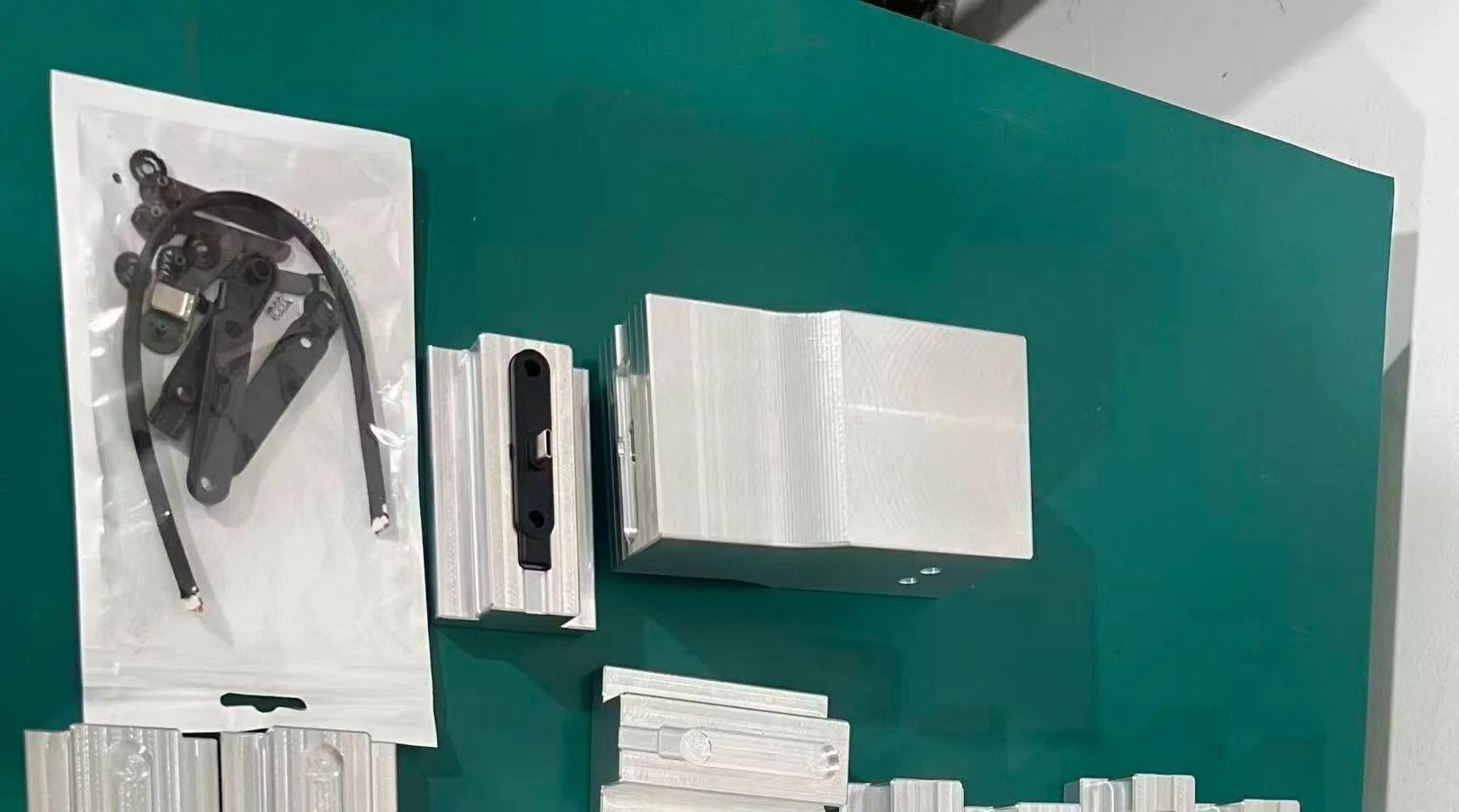 Servo System Rotary Multi-Station Semi-Auto Ultrasonic Plastic Welder for Toy Products Welding