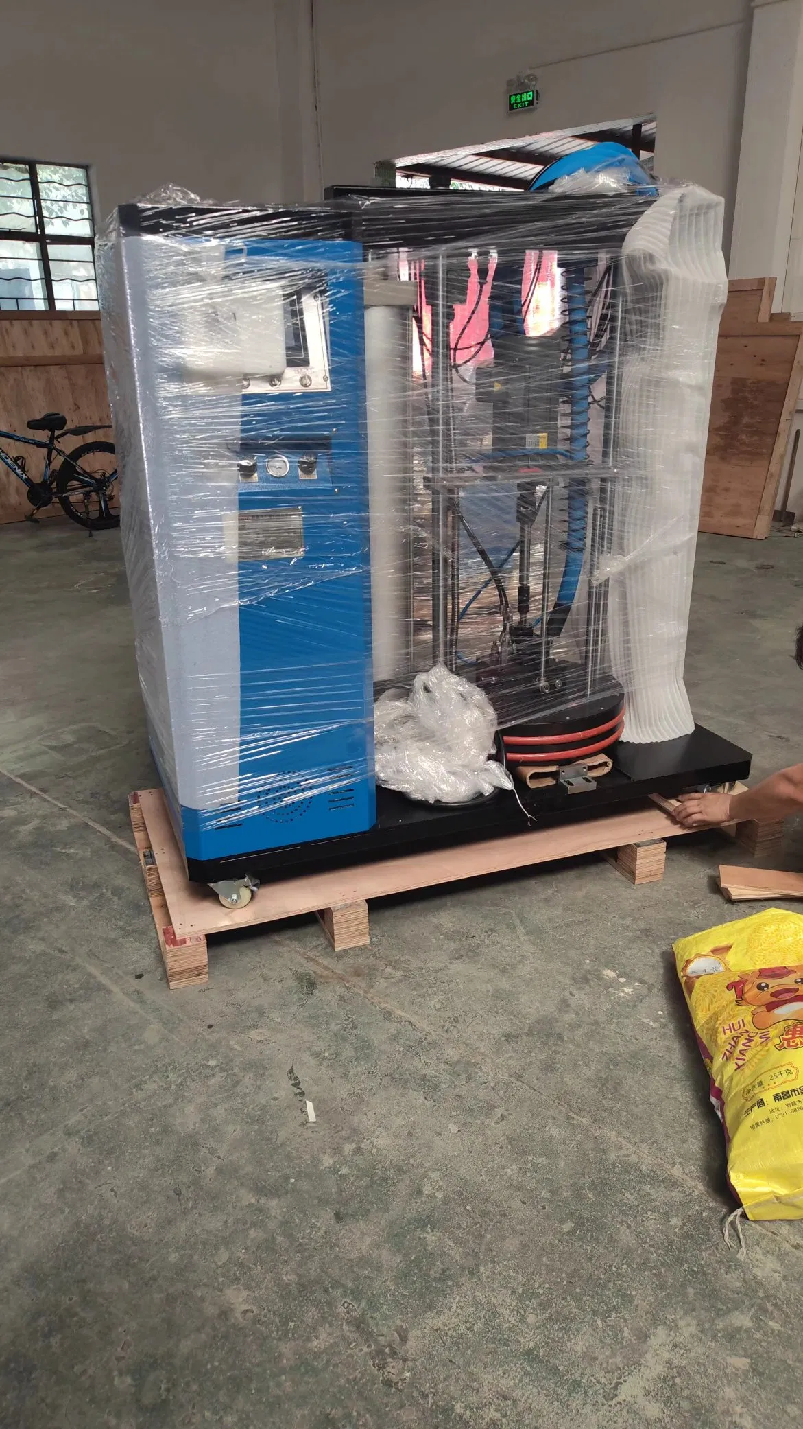 Hot Melt Adhesive Leather Compounding Machine PUR55 Hot Melt Adhesive Machine Small Glue Spraying Machine PUR Automatic Glue Machine PUR Glue Machine