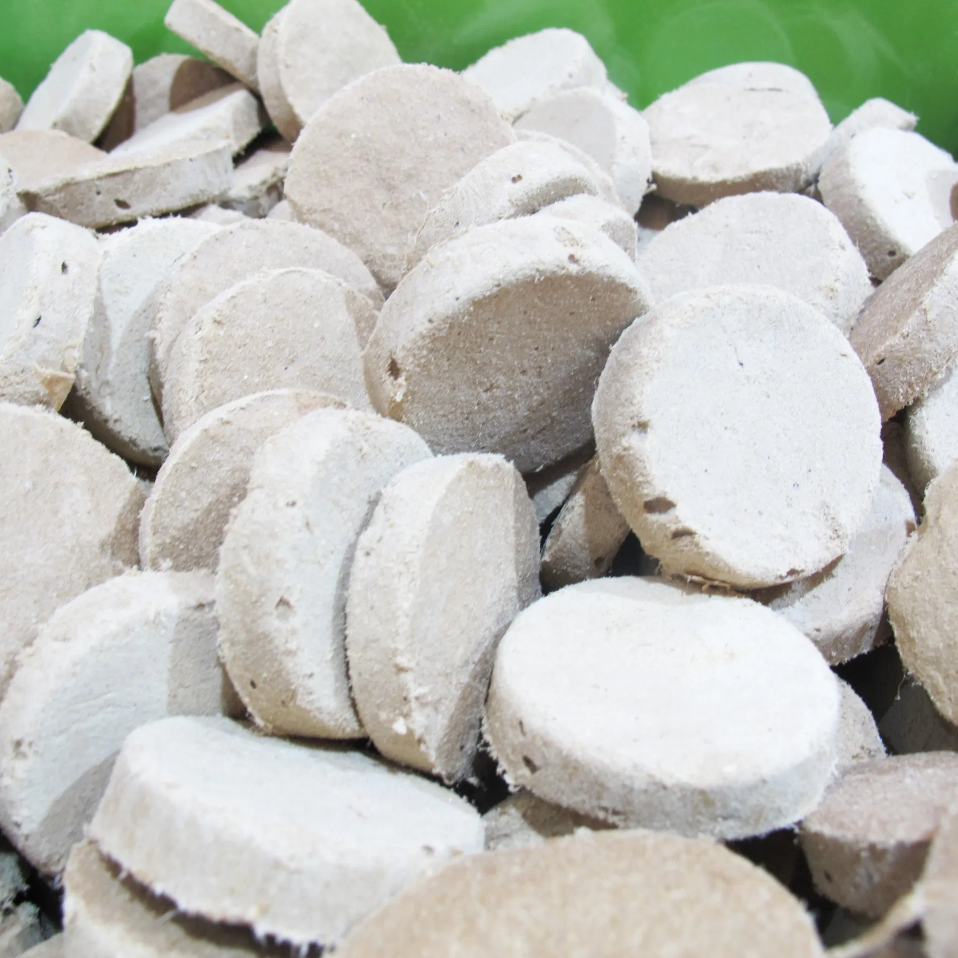 Custom Different Shapes Flavors Freeze-Dried Chicken Liver Granules Pet Food Dog Product Treat Cat Snack