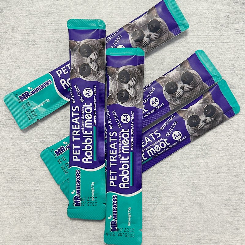 Organic Beef and Chicken Wet Pet Treats for Cats