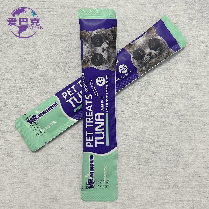 Wet Pet Treats with Organic Tuna and Chicken for Happy Cats