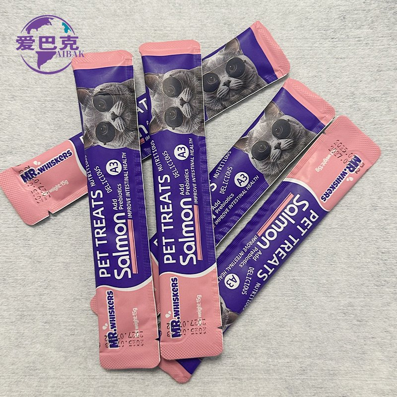 Wet Pet Treats with Organic Tuna and Chicken for Happy Cats