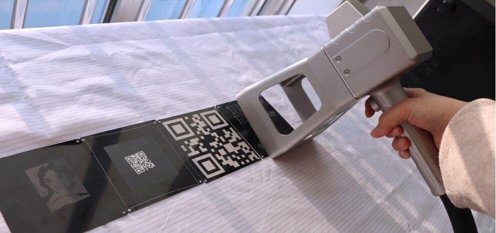 2024 New Design Portable Fiber Laser Marking Machine Metal Stainless Steel Plastic Nameplate Engraving Gold and Silver Jewelry Engraving Machine